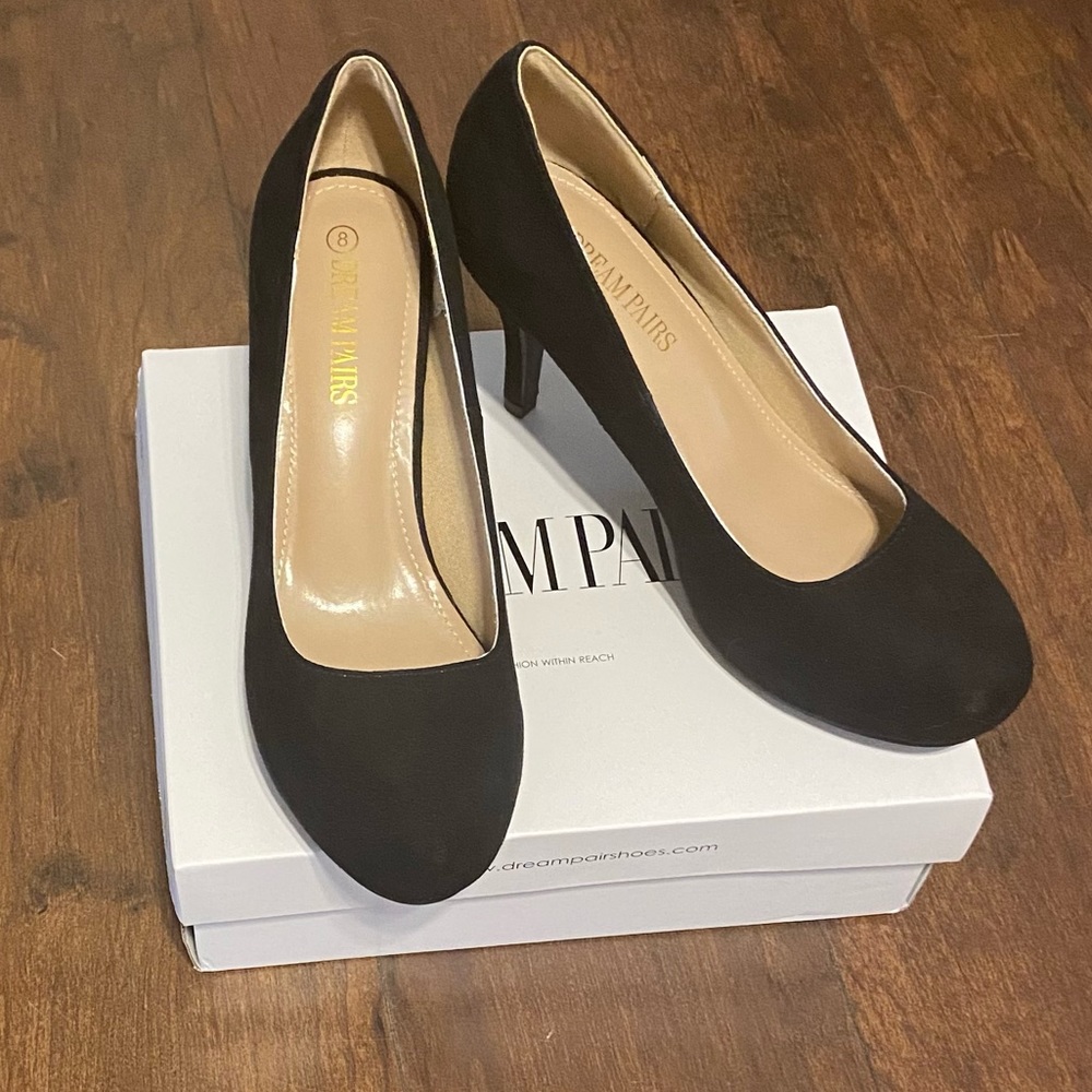 Dream Pairs black suede pumps